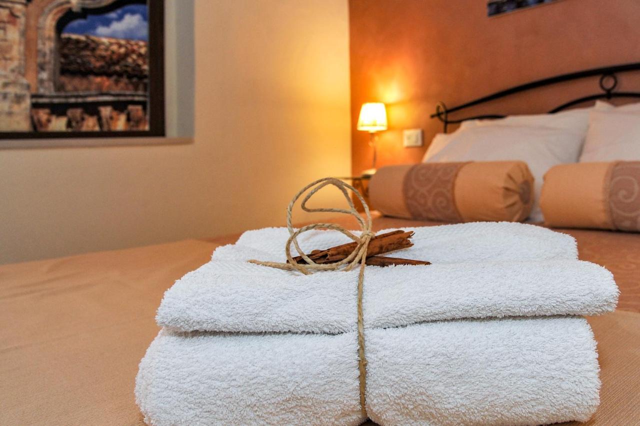 Bed and Breakfast Casa Lele Noto Esterno foto