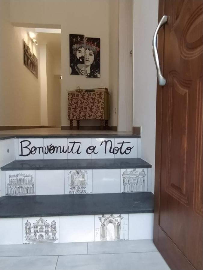 Bed and Breakfast Casa Lele Noto Esterno foto